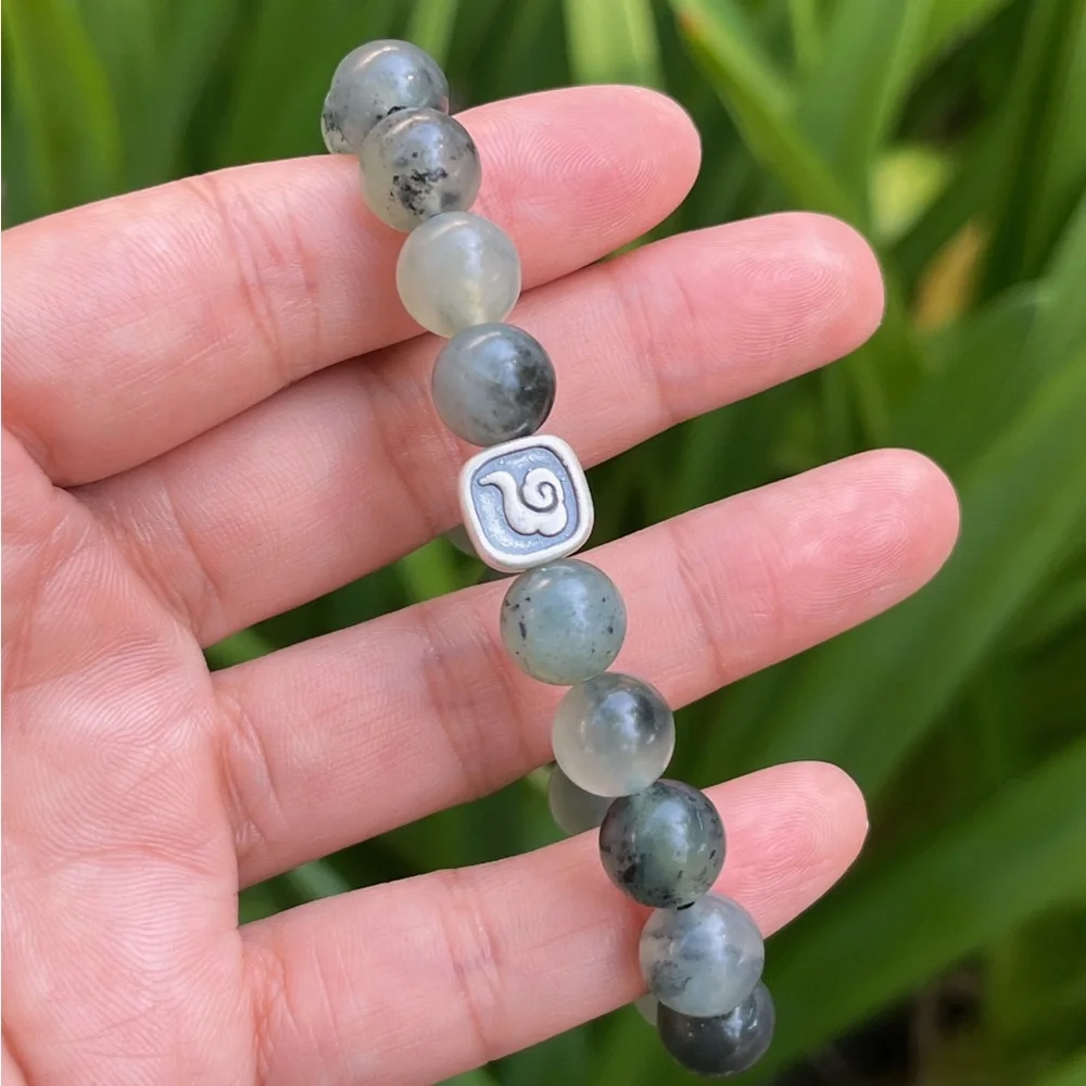 10mm stretchable Xiuyan jade with silver accent‎
